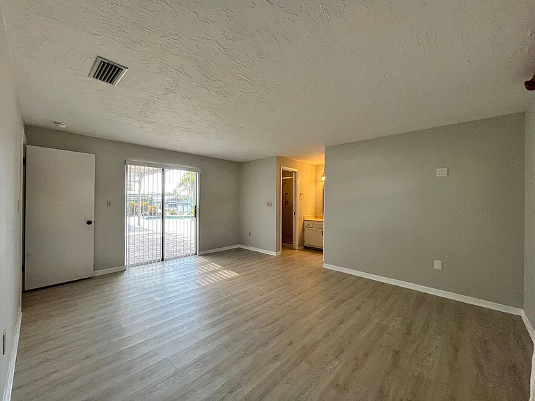 415 Aruba Ct — Photo 11