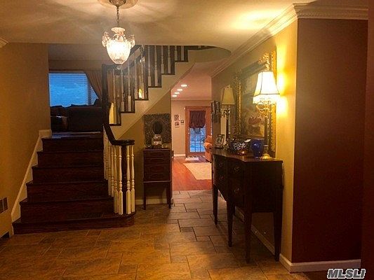 2nd image of 186 Nassau Dr