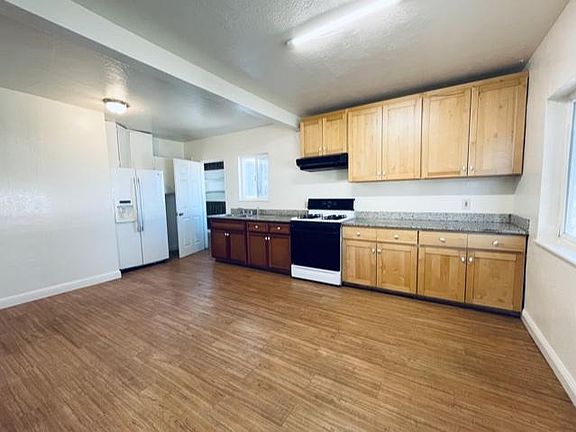 4th image of 22429 S Garden Ave