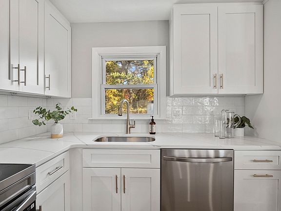 3rd image of 27 Hodgkins Rd