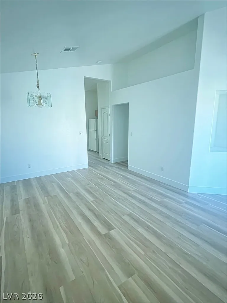 3 bed, 2.0 bath, 1643 sqft, $2,200 — Photo 3
