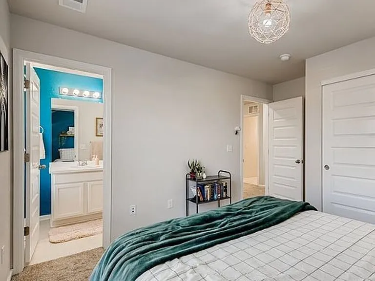 6572 Empire Ave — Photo 13