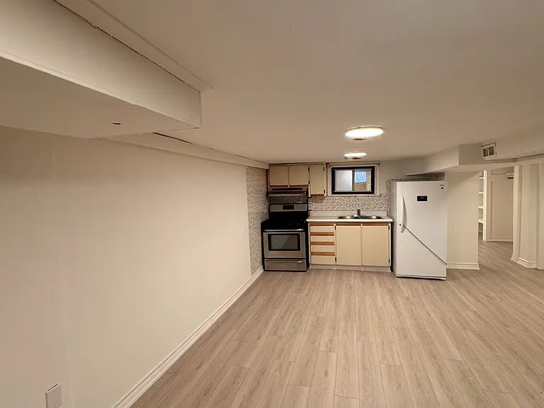 628 Manning Ave — Photo 3