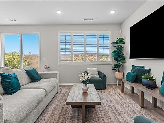 3rd image of 2015 Bergamot St