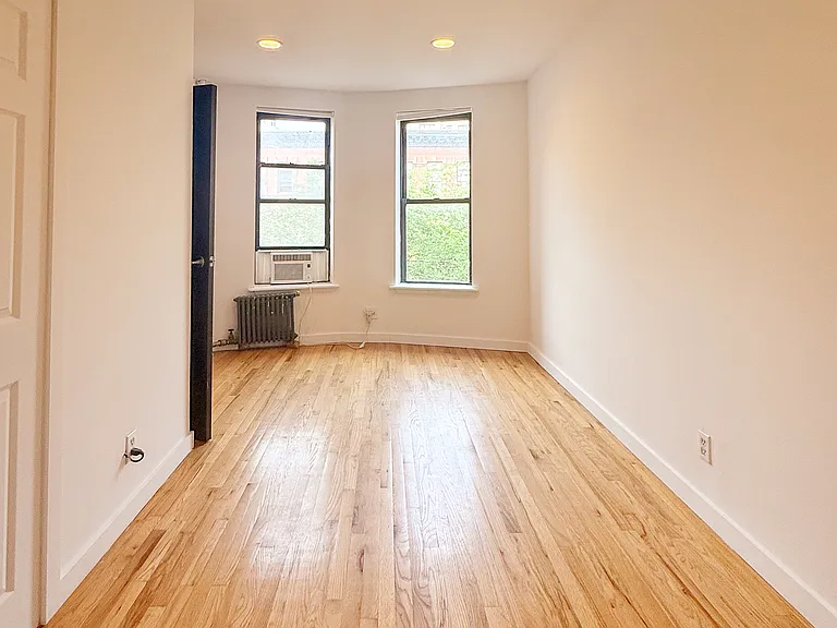 226 E 14th St #4R — Photo 7