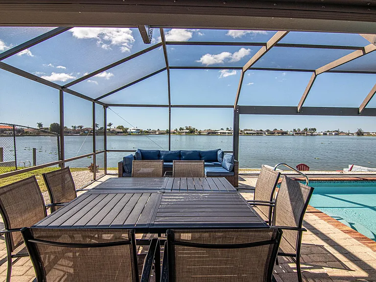 830 SW Santa Barbara Pl — Photo 43