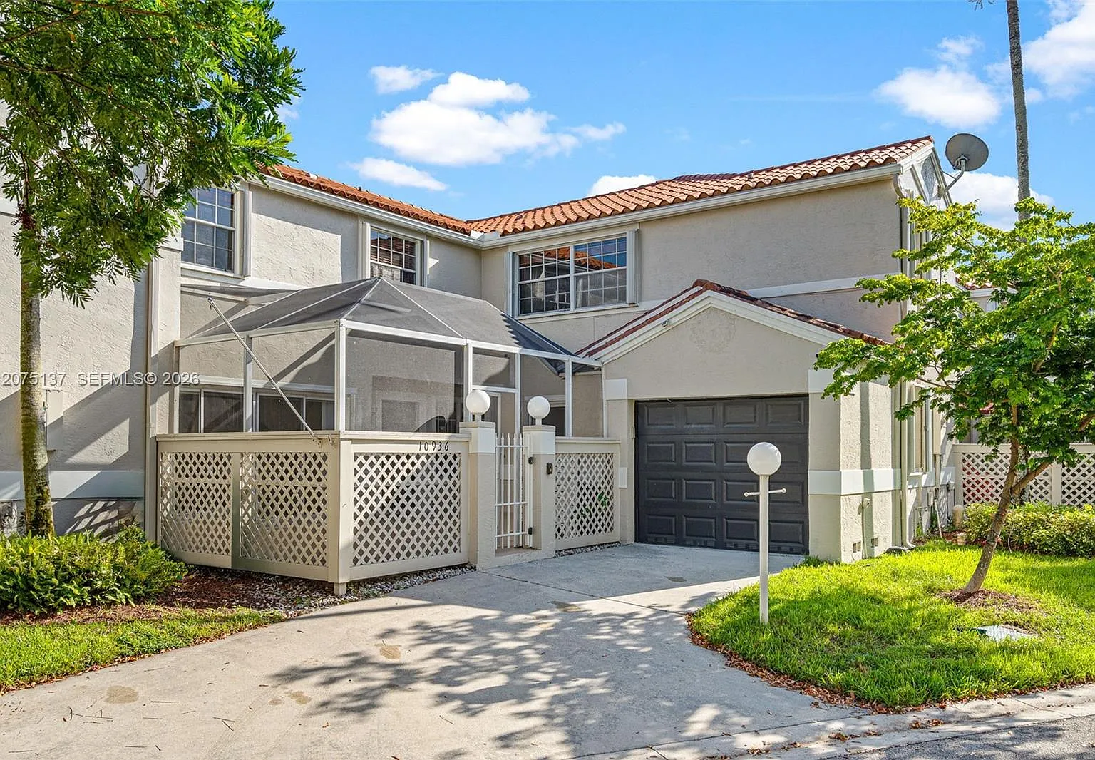 Embassy Lakes — Photo 1