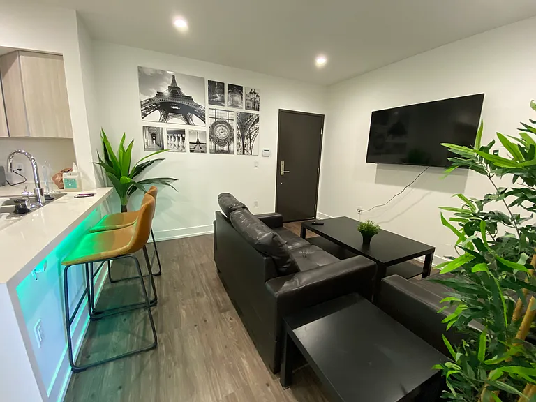 407 N Hayworth Ave — Photo 6