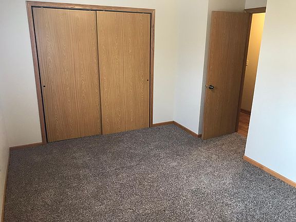 Master bedroom-new carpet