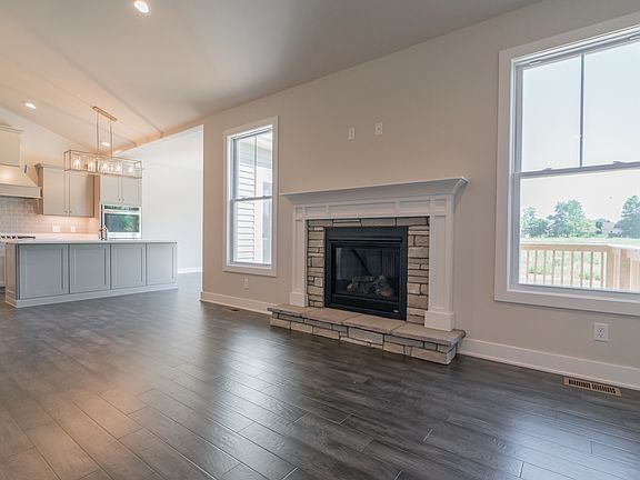 4th image of 36 Elderberry Ln #E8tccv