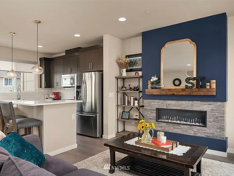 4332 NE 3rd St — Photo 5