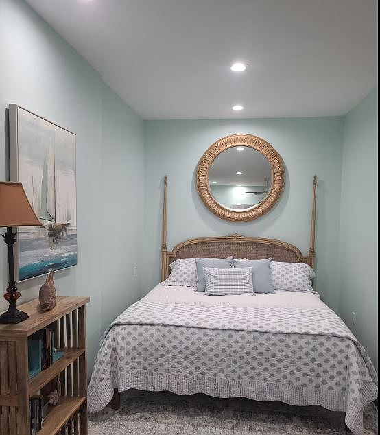 King Bed - Linens Included