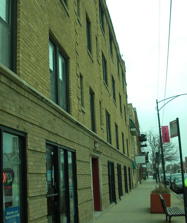 1st image of 2960 W Montrose Ave APT 3