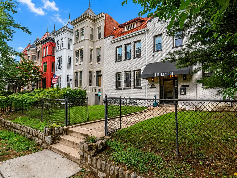 1111 Lamont St NW — Photo 3