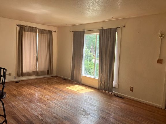 3rd image of 1923 Thornburgh Dr