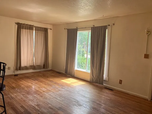 1923 Thornburgh Dr — Photo 3