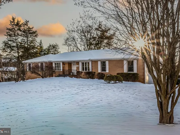 13661 Birch Dr, Chantilly, VA 20151