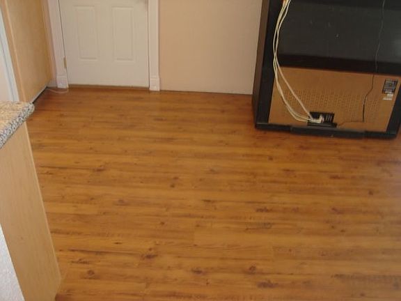 New laminate hardwood floor