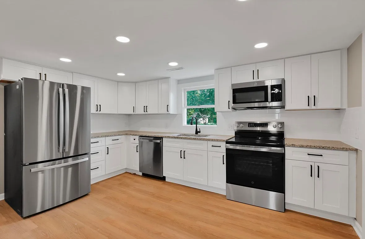 4 bed, 1.5 bath, 1151 sqft, $1,995 — Photo 3