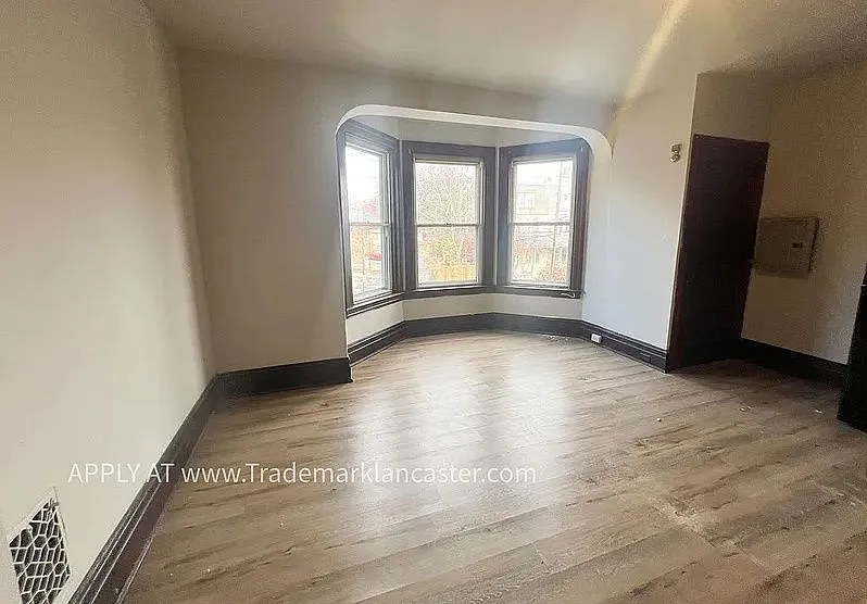 Studio, 1.0 bath, 400 sqft, $900 — Photo 3