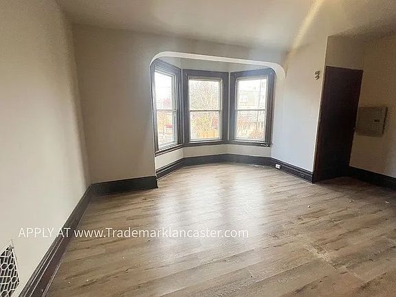 3rd image of 626 W Lemon St #2F