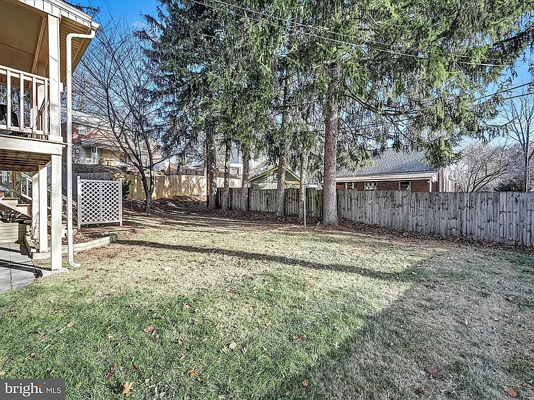 121 Norman St — Photo 8