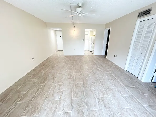 1127 King Arthur Ct, Dunedin, FL 34698