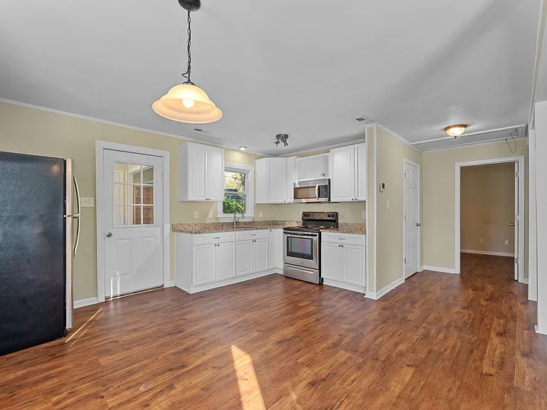 400 Sandy Point Rd — Photo 5