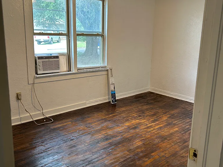 112 W Spruce Ave — Photo 4