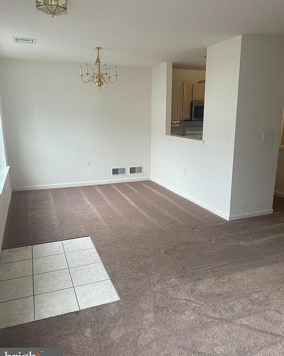 1st image of 40 Courtyard Dr