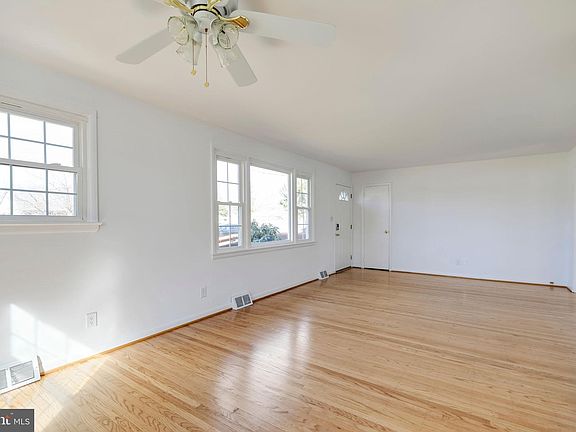 5th image of 40 Newell Ave