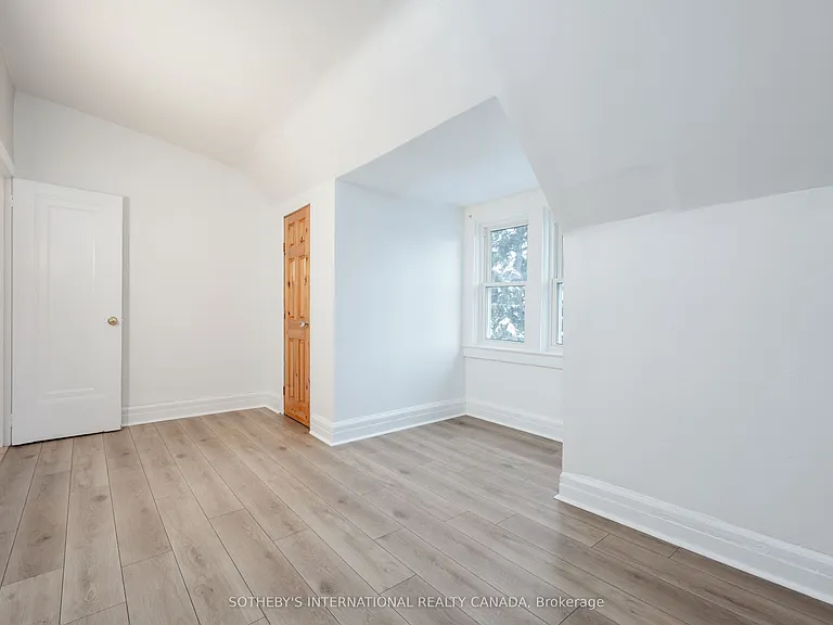 15 Indian Road Cres #UPPER — Photo 23