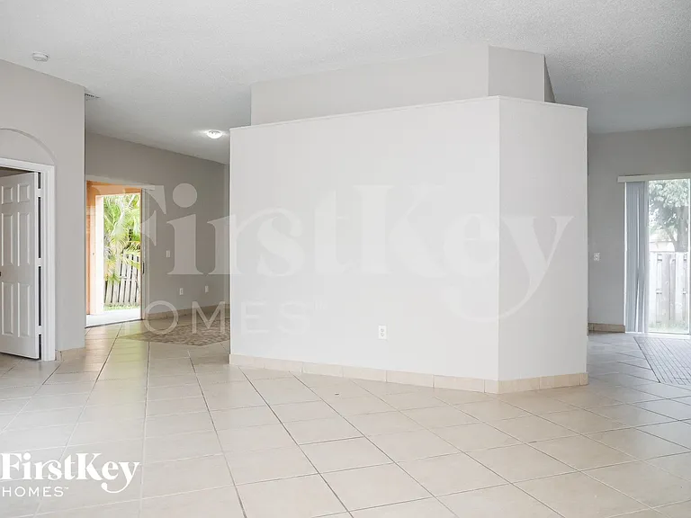 9064 SW 214th St — Photo 2
