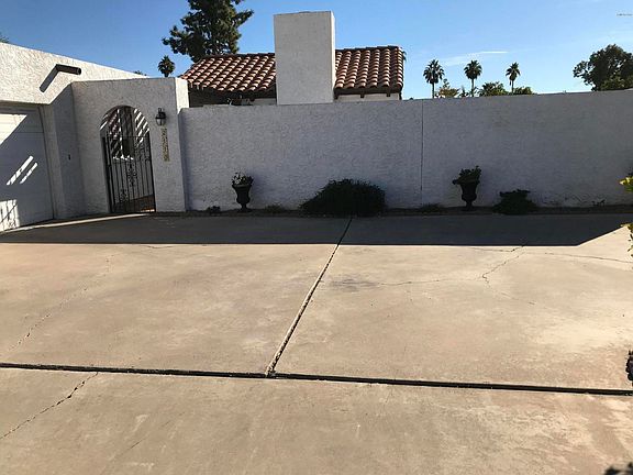 2nd image of 2113 E Alameda Dr
