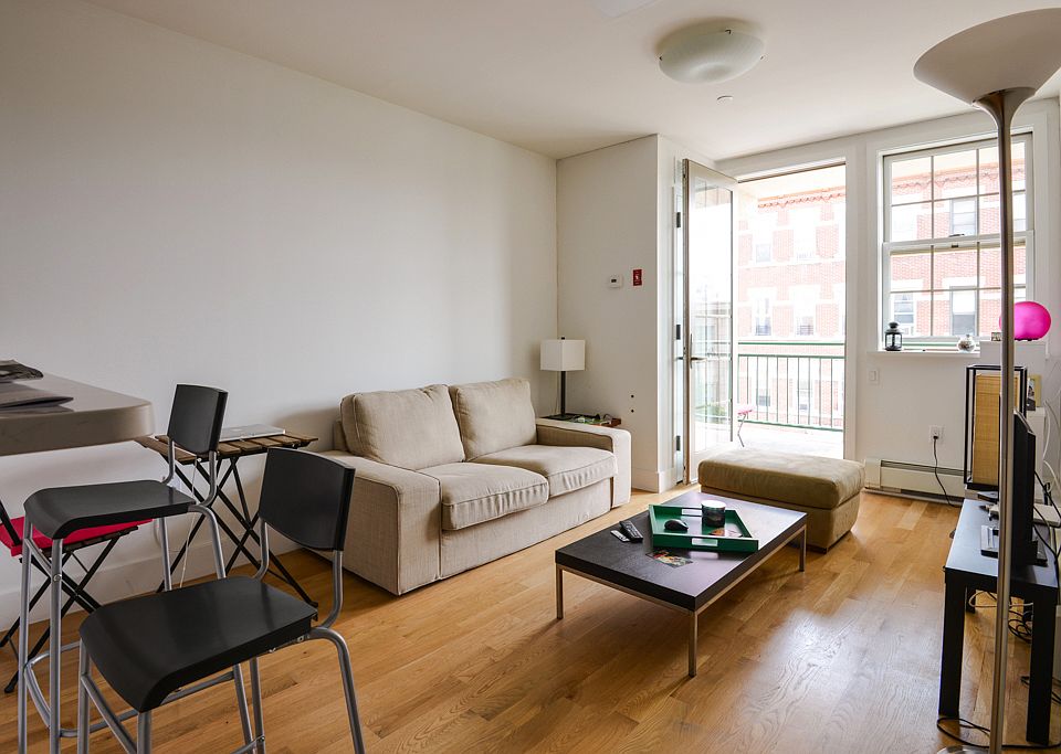 2nd image of 154 N 7th St #307