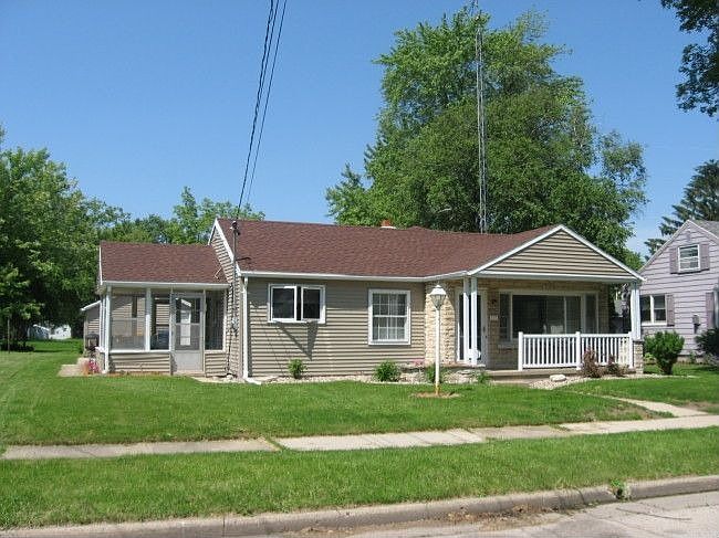 1st image of 557 Drury Pl