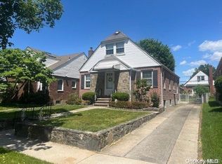 58-11 219th St, Flushing, NY 11364