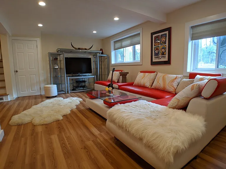 40 Barton Dr #40 — Photo 2