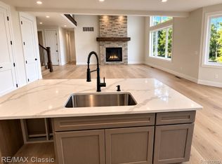 331 W Dawson Rd, Milford, MI 48381