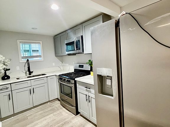 5th image of 728 Lime Ave #A