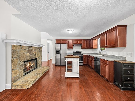 5th image of 104 Gates Cove Dr
