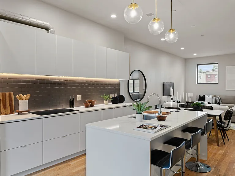 1720 Folsom St #B — Photo 9
