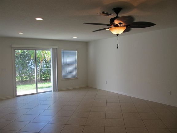 5th image of 121 Islander Dr #1