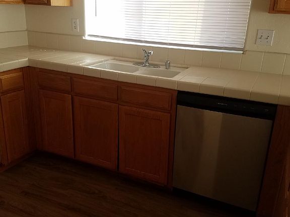 3rd image of 411 W Reese Ave