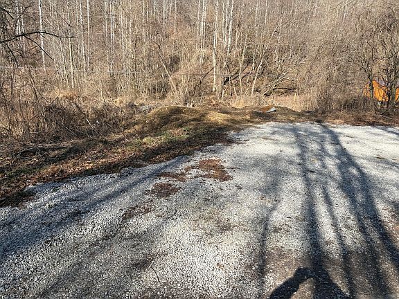 3rd image of 1610 Brices Creek Rd
