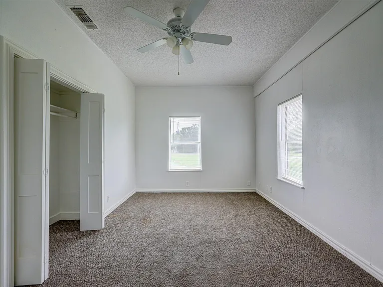 610 Linden St — Photo 39
