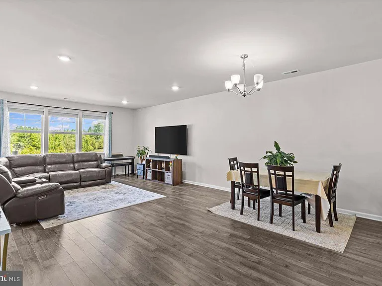 15 Morley Blvd — Photo 6