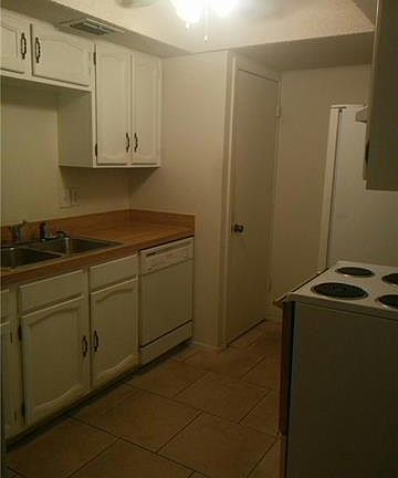 2nd image of 2846 Capella Cir