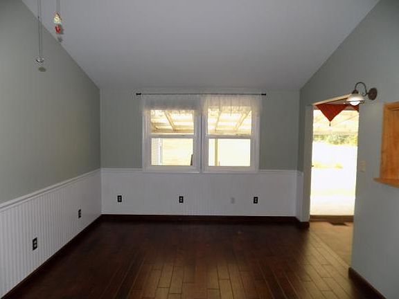 4th image of 275 Glen Mary Dr