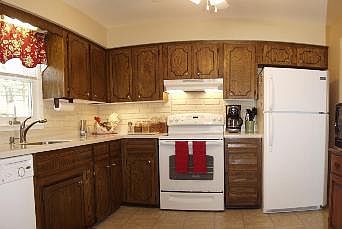 2nd image of 42 Dogwood Dr